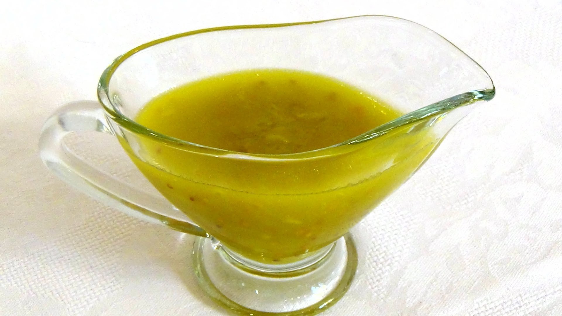 Заправка для винегрета с горчицей. Соусы на растительном масле. Оливковый соус. Соус из оливкового масла. Соус Vinaigrette.