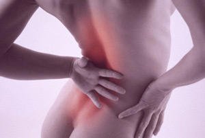 Очень часто боль в спине может быть вызвана остеохондрозом поясничного отдела