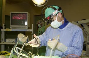 Эндоскопические операции являются одним из самых популярных методов малоинвазивного лечения позвоночника