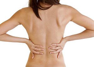 Боль вокруг спины не всегда может быть спровоцирована проблемами позвоночника