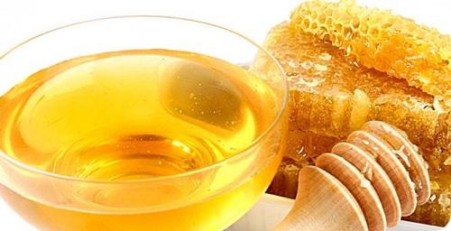 Мёд - один из наиболее популярных продуктов, которые применяется в народной медицине