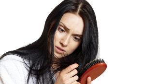 Выпадение волос от стресса может начаться не сразу