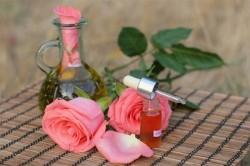 Ароматические масла розы применяются при лечении миозита в домашних условиях