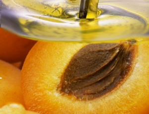 Масло абрикосовых косточек помогает преобразить локоны