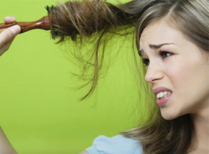 Волосы ослаблены и тусклы? Настойка прополиса отлично справляется с этой проблемой