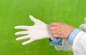Резиновые перчатки как средство защиты 